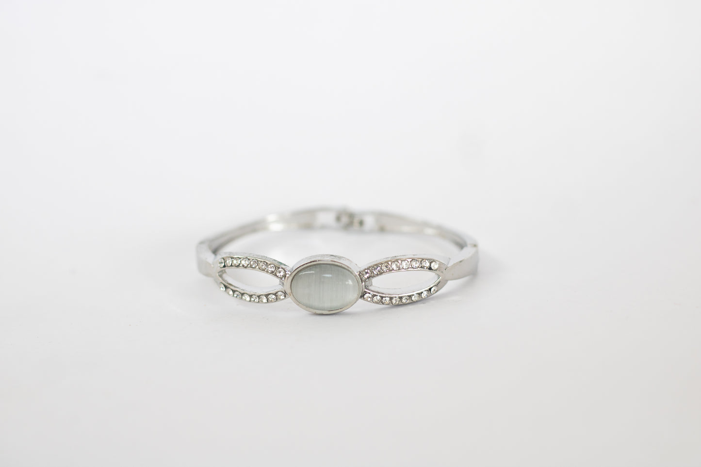 "Radiance Collection"- Oval diamond design