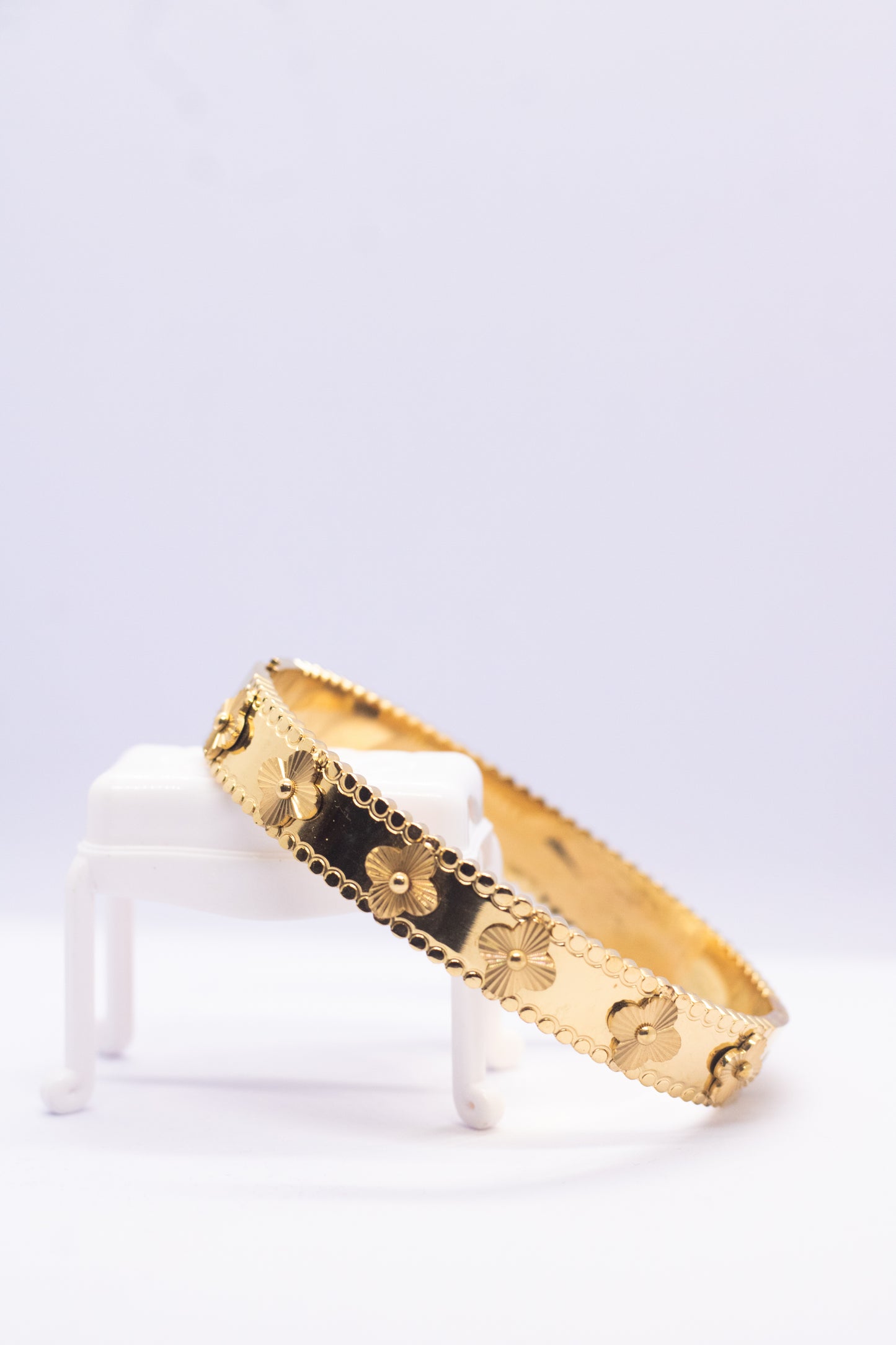 Clover Bracelet – 18K Gold-Plated Stainless Steel | Anti-Tarnish, Openable Designer Bangle for Women & Girls