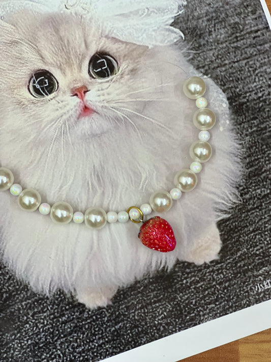 Luxury Pearl Necklace for Cats/Dogs – Elegant and Pet-Safe Design - Strawberry