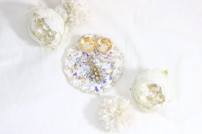 🙏  🌟"Exquisite Pearl & Gold Resin Pooja Thali – Elevate Your Rituals with Luxury"🙏  🌟