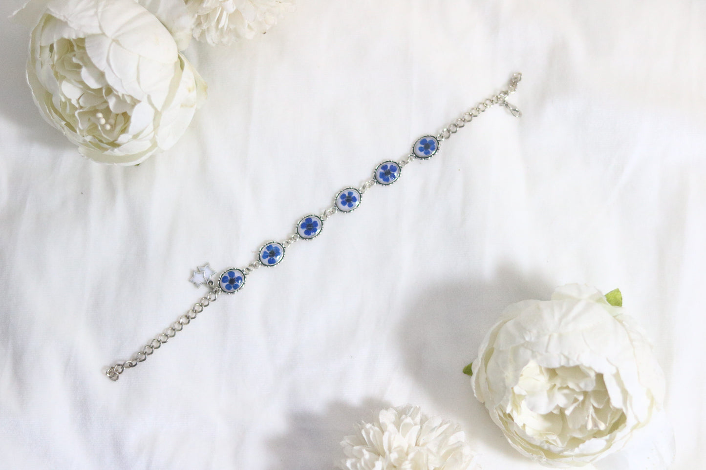 Elegant Blue Blossom Resin Bracelet - Timeless Charm on Your Wrist💙