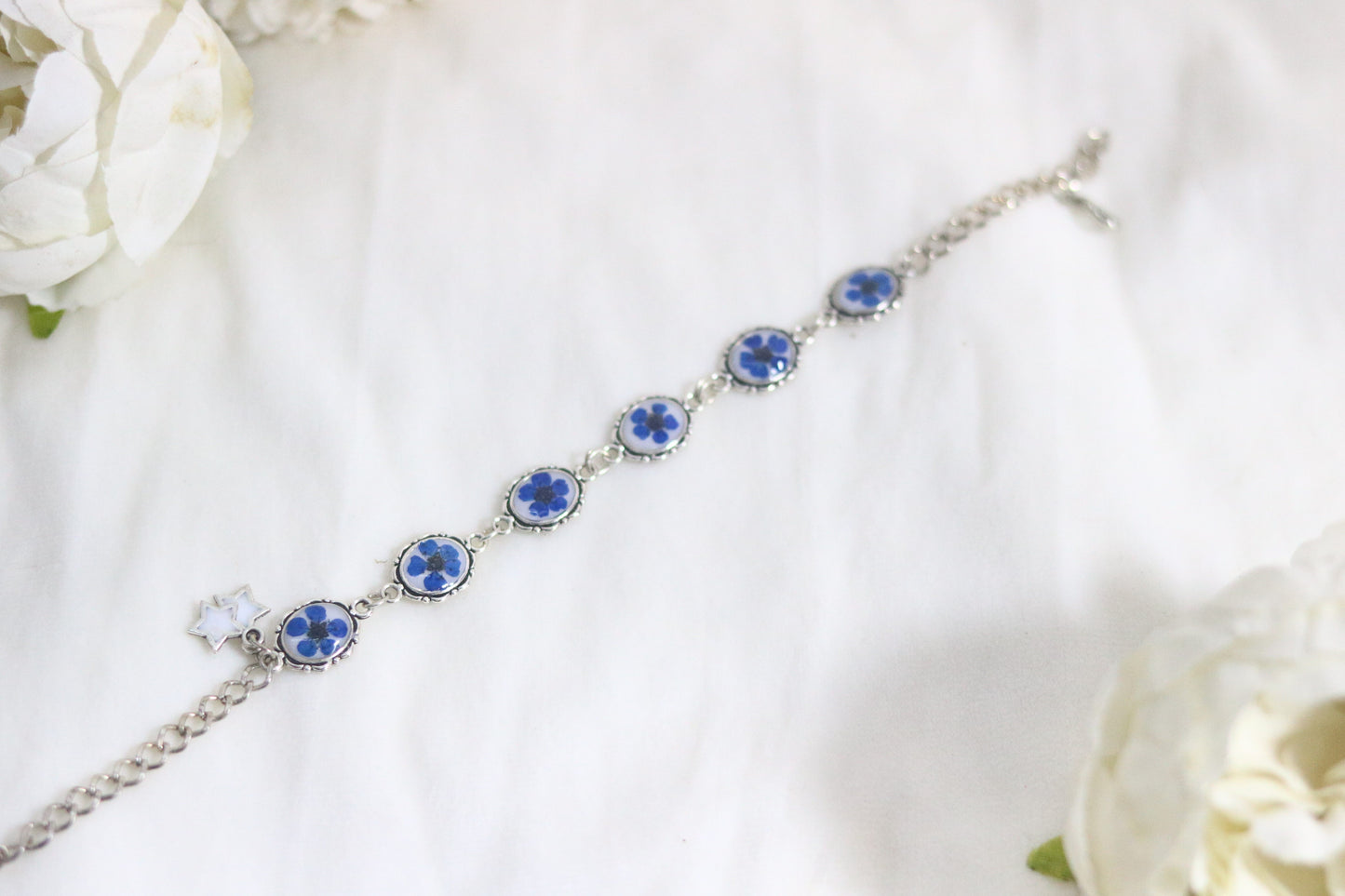 Elegant Blue Blossom Resin Bracelet - Timeless Charm on Your Wrist💙