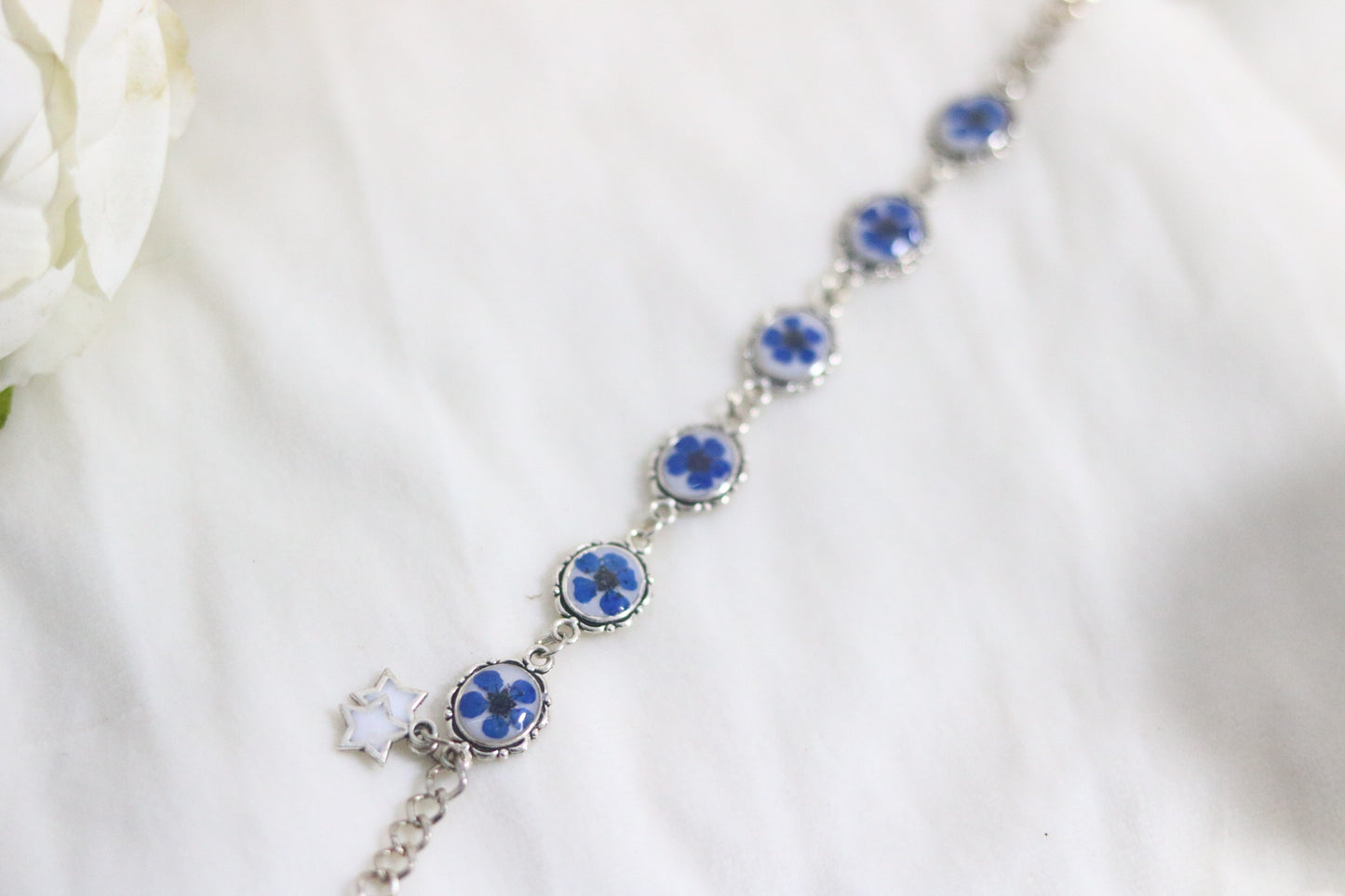 Elegant Blue Blossom Resin Bracelet - Timeless Charm on Your Wrist💙