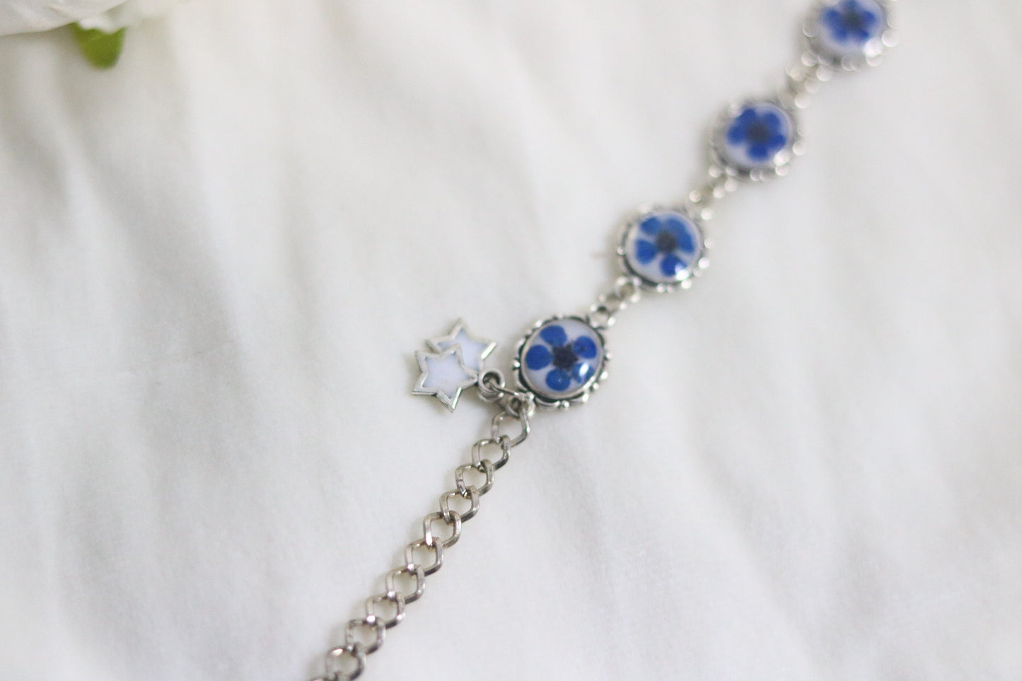 Elegant Blue Blossom Resin Bracelet - Timeless Charm on Your Wrist💙