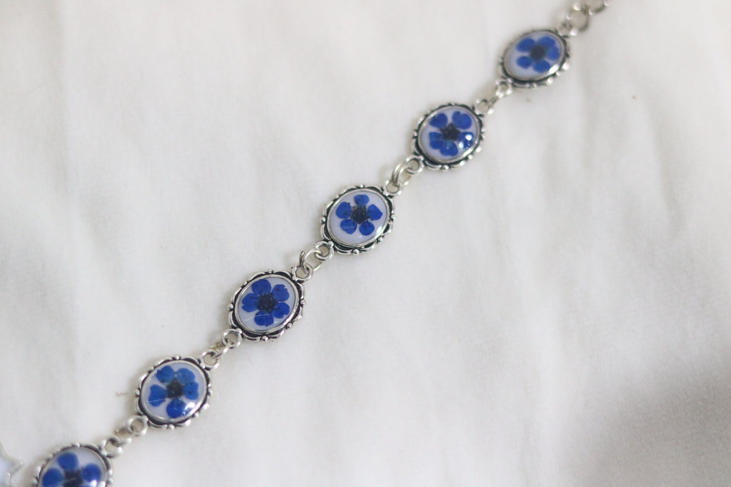 Elegant Blue Blossom Resin Bracelet - Timeless Charm on Your Wrist💙
