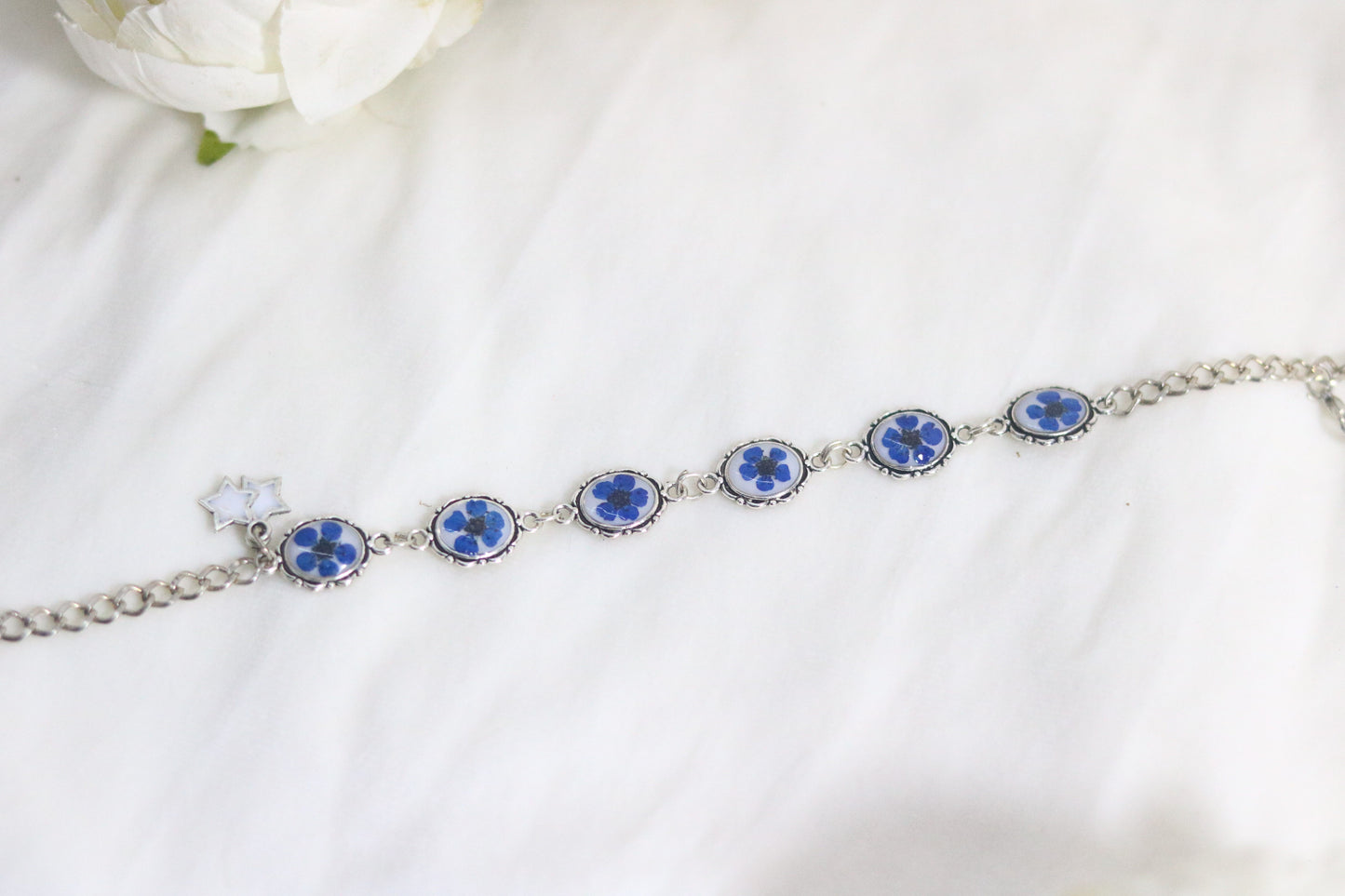 Elegant Blue Blossom Resin Bracelet - Timeless Charm on Your Wrist💙