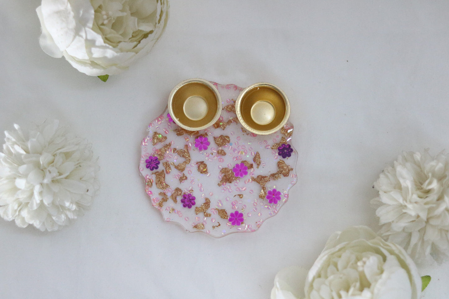 "5-Inch Floral Resin Thali with Gold Flakes & Purple Accents"