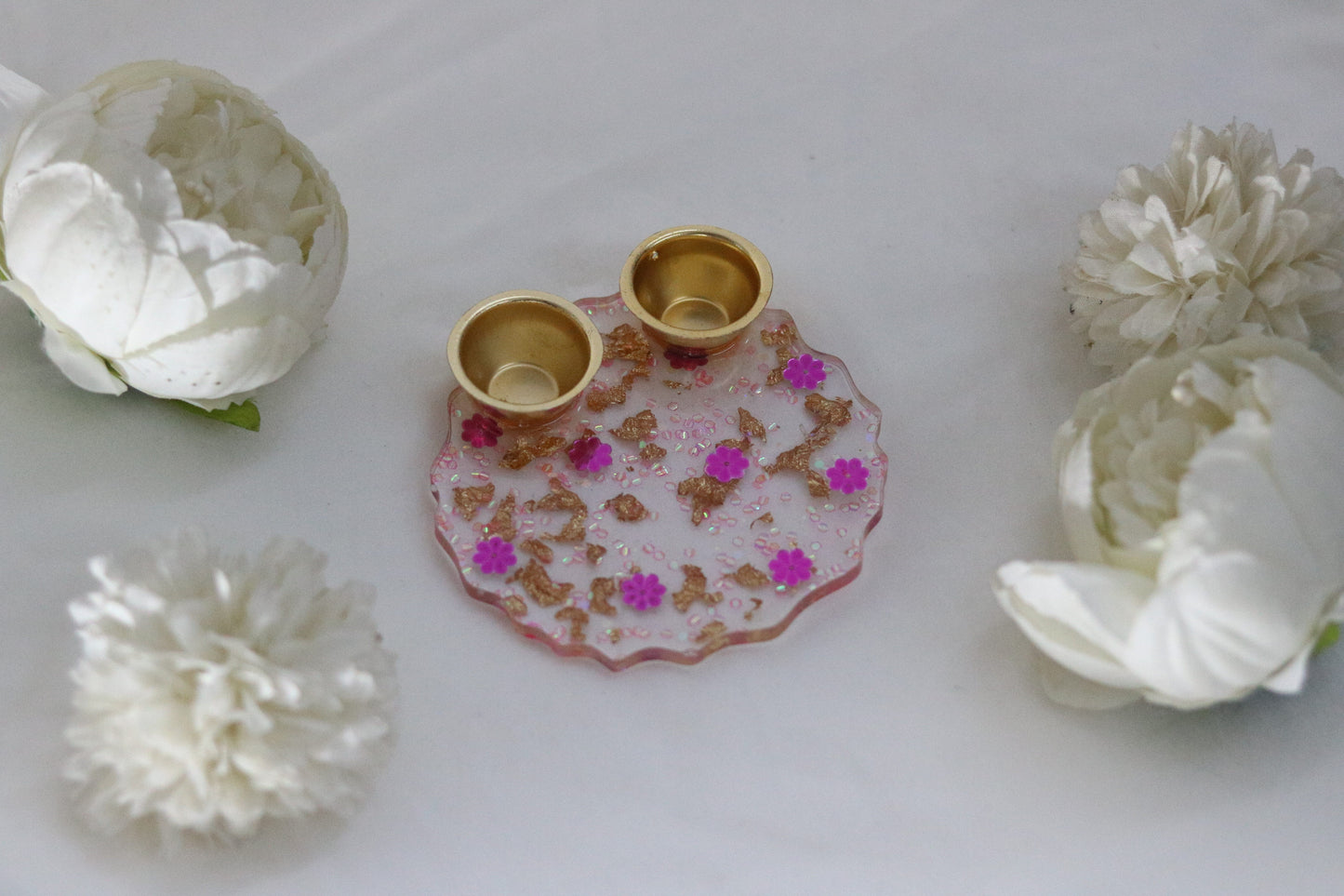 "5-Inch Floral Resin Thali with Gold Flakes & Purple Accents"