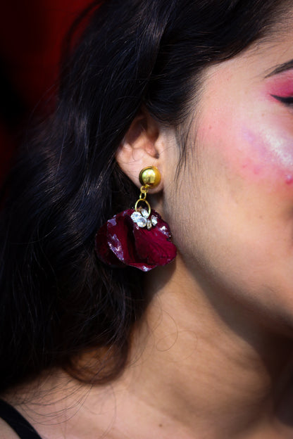 Petal Kiss Earrings – Love Me, Love Me Not Collection 💖
