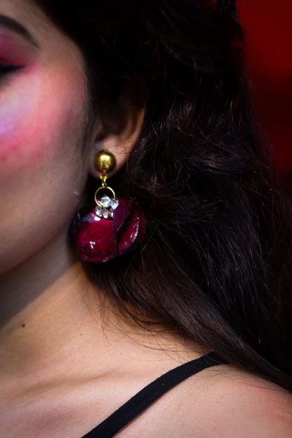 Petal Kiss Earrings – Love Me, Love Me Not Collection 💖