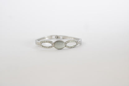 "Radiance Collection"- Oval diamond design