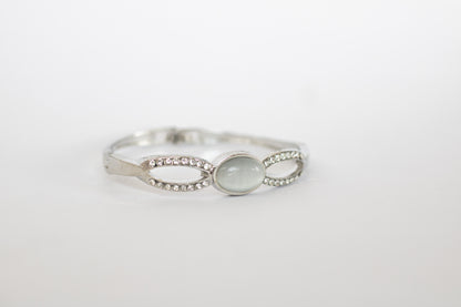 "Radiance Collection"- Oval diamond design