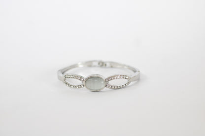 "Radiance Collection"- Oval diamond design