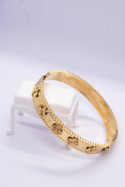 Clover Bracelet – 18K Gold-Plated Stainless Steel | Anti-Tarnish, Openable Designer Bangle for Women & Girls